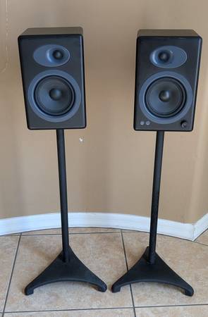 Audioengine A5+ Powered Bookshelf Speakers 1