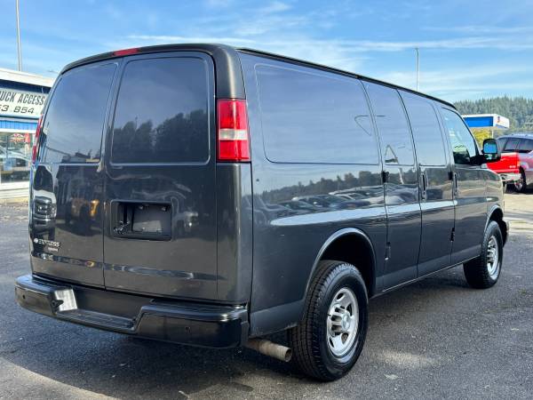 2016 Chevrolet Express 2500 - Photo 4