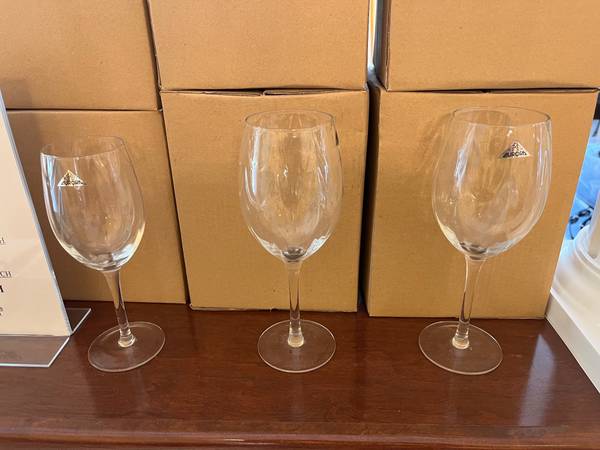 Aurora 8 Piece Waterfall Crystal Wine Glasses 1