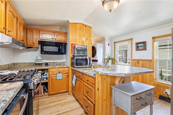 $149,900 / 2br - 896ft2 - Home in East Providence for Sale (63 East Drive)64002828562435121
