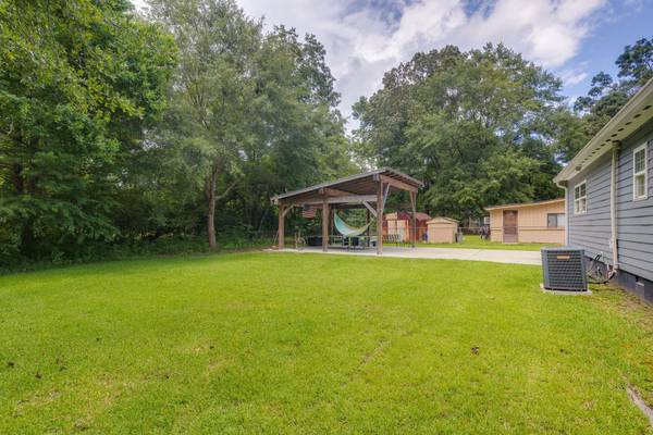 $3,000 / 3br - West Ashley Home 7 Minutes from MUSC, 1 mile from Whole Foods64016109260417122