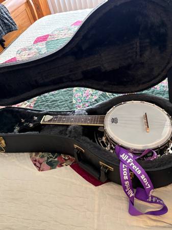 Tyler Mountain 4 string banjo 1
