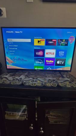 33 inch Philips Roku TV 1