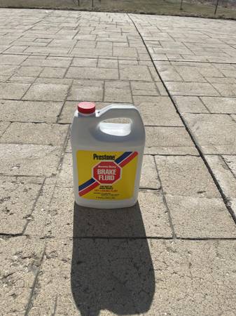 ONE GALLON PRESTONE H.D. DOT 3 BRAKE FLUID 1