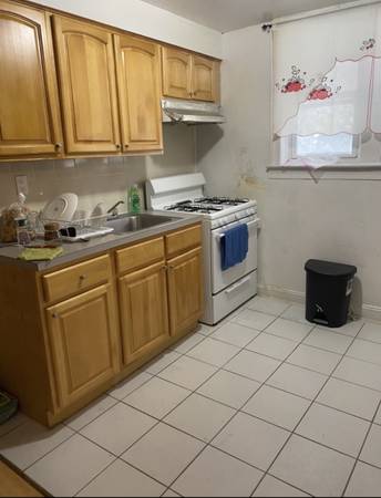 $1,100 Rent a room located 7 minutes by train from Lex Av & 59th Station (Astoria)63854193549955123
