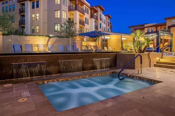 $1,560 / 1br - 761ft2 - Your sanctuary awaits: 1 BR, 1 BA, and much more! (Phoenix)64024824078338120