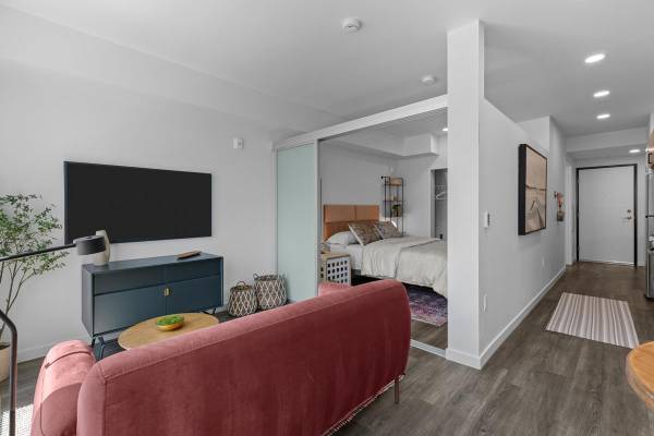 $2,049 / 1br - 655ft2 - Wood-Style Flooring Throughout, Rooftop Deck, Pet Friendly Community63688462515329120