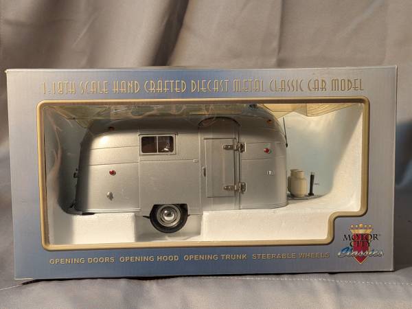 【希少】1/18 Airstream Trailer ダイキャストモデル　箱付き Motor City Classics Airstream Aluminum Camper Trailer 1:18 Diecast