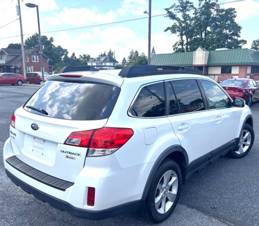 2013 Subaru Outback 2.5i Limited - $10,990 (Middletown)63613843760897124