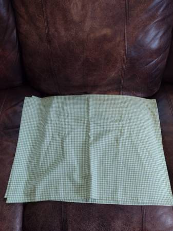 Pottery barn kids window valance - $1 (Warners)634439264600351212