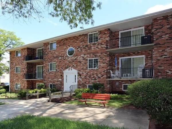 $1,760 / 2br - 2B/1B, Carpeting, Gas Range (5815 Marlboro Pike, Forestville, MD)63822604788355124