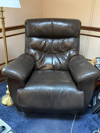 Lazy Boy reclining sofa and chair set 1