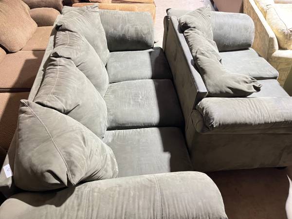 Couch & matching love seat 1