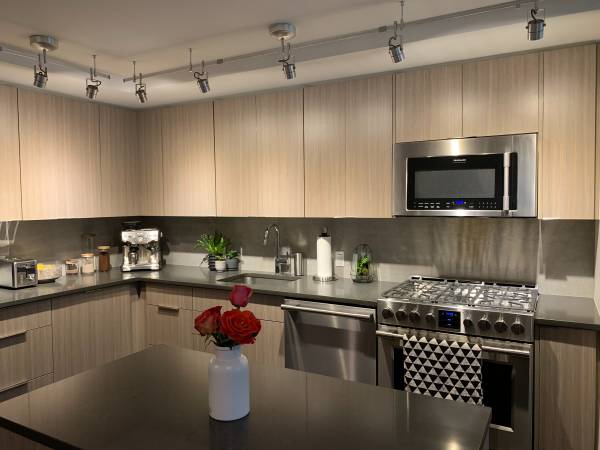 $3,185 / 1br - 770ft2 - Spacious 1x1 with Views, Modern Kitchen, and Amenities - #2111 (Belltown/SLU - Offering 4 Weeks Free)63852483547779123