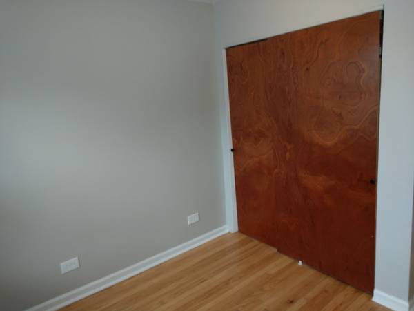 $1,400 / 2br - 950ft2 - Hirsch Street--Corner Building, Vintage with Modern Updates, Location! (West Humboldt Park / Hermosa)63960010066434124