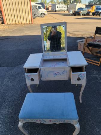 Vanity dressing table (HAND Painted) 1