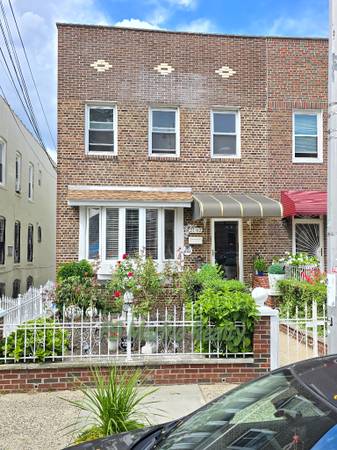 $1,900,000 / 2500ft2 - 2 Family Brick with detached 2 car garage (Astoria)63870970585603120