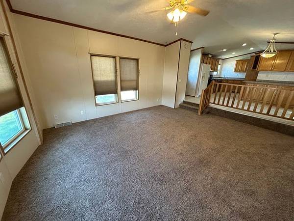 $850 / 3br - Amplio departamento de 3 habitaciones y 2 baños con ventanas de doble panel (Riverton, WY)63655822410113122