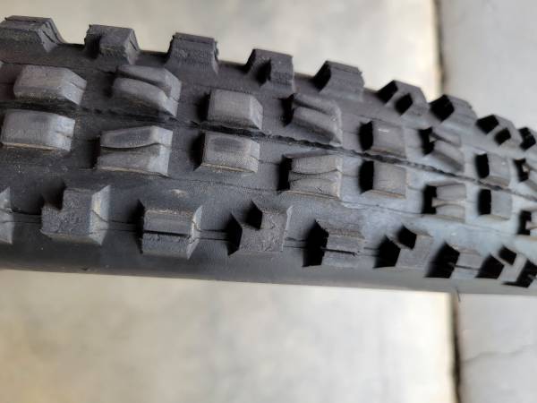 (2) Neumáticos para bicicleta de montaña MAXXIS Minion, DHF y DHR ll de 27.5" - $39 (Boise)63471411563395122
