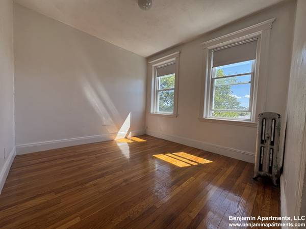 $2,645 / 2br - NO FEE> Brighton 2 bed w/ Heat HW included. Cat ok. Avail NOW (Brighton)63810040120707122