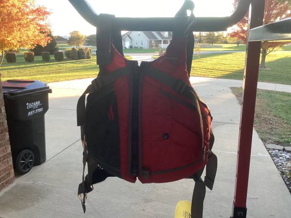 Red/Gray Stohlquist Kayak Life Jacket Large/Extra Large 1