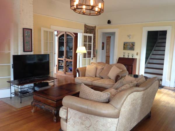 $925 Private Room/Private Bath in a great area in SE! (Portland)64039055065859123