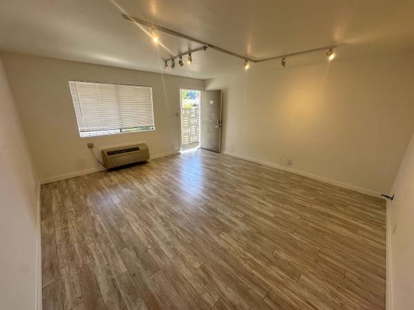 $650 / 265ft2 - Espacio industrial flexible/oficina/almacén económico para pequeñas empresas y aficionados (san rafael)63834317860737121