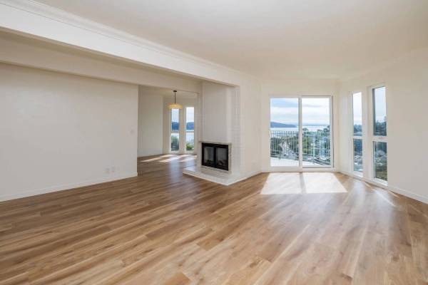 $5,095 / 2br - VIVE SOBRE LA BAHÍA~TRANQUILA RETIRO DE 2 DORMITORIOS~VISTAS A LA BAHÍA/LAVANDERÍA/ ESTACIONAMIENTO (Marin/ North Bay / Sausalito)63668111504385120