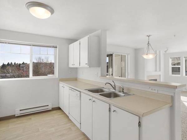 $1,850 / 2br - 1081ft2 - Great Neighborhood, Oversized Soaking Tub, In-Home Washer & Dryer (Rock Creek)63956646506114121