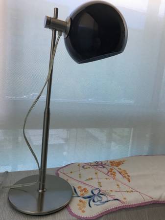 Lámpara de escritorio LED moderna de alta calidad ajustable en 360 grados - $30 (San Mateo)63439942583169123