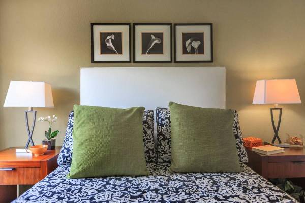 $2,550 / 2br - 828ft2 - Two Refreshing Swimming Pools, On-site Maintenance, 2/bd 2/ba (Santa Clarita-Newhall)64035738039297123