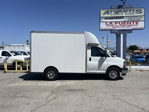 2021 Chevrolet Express 3500 - Photo 2