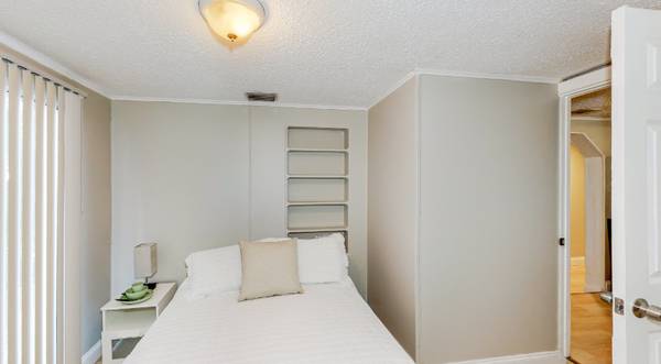 $920.00 / 1br - Cozy 1 Bedroom Room in Tampa | 3910 East Fern St | Available 10/6 | $963976135183491121