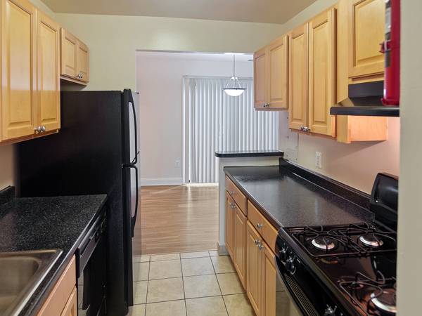 $1,889 / 2br - 890ft2 - New Specials, Same Great Location 😲 (Takoma Park)63896507554562120
