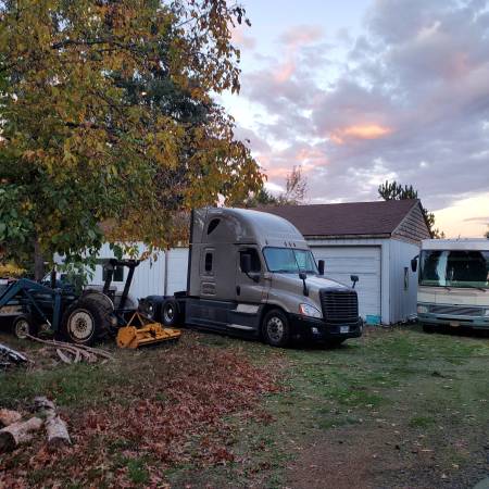 2016 Freightliner Cascadia Reduced 1