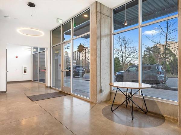 $950 / 262ft2 - Make your big move easy! EIGHT WEEKS FREE! Stunning Studios and Lofts! (Portland Downtown, South Portland, PSU, OHSU, SW Portla)64039061242627123