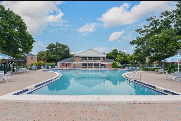 $875 / 2br - 1080ft2 - Looking for roommate (St Petersburg)63980540200323122