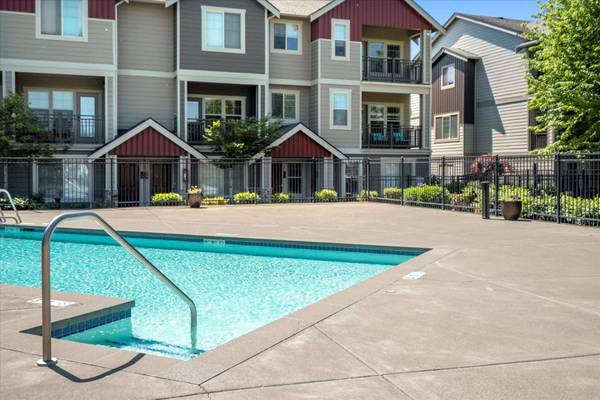 $2,010 / 2br - 1012ft2 - Animal lover? This is the purrfect place for you! We are pet friendly! (Graham)63688278000899122