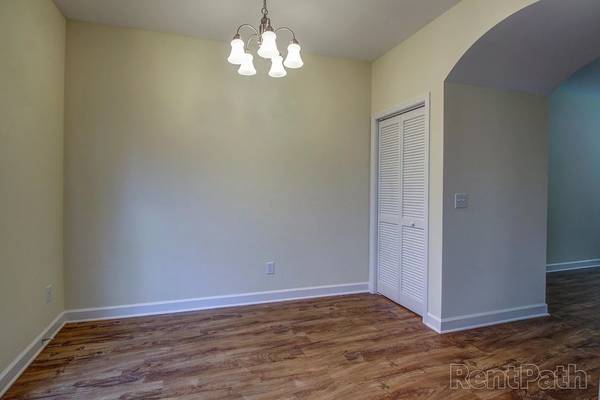 $1,800 / 2br - 1130ft2 - Amenidades de lujo pueden ser tuyas en nuestro encantador adosado de 1130 pies cuadrados de 2 habitaciones (Nashville)63673267451265121