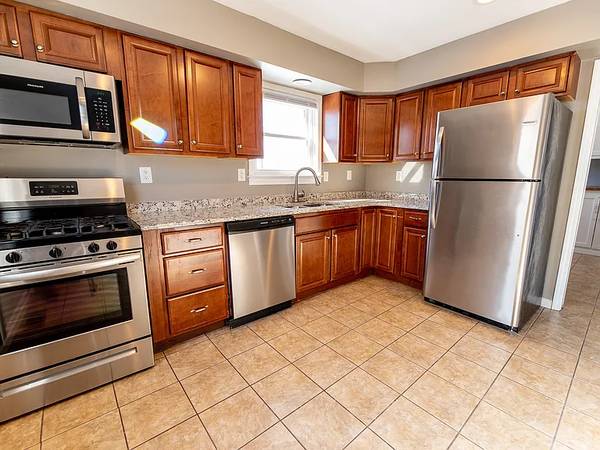 $800 / 3br - 1036ft2 - Fantastic 3 bedroom and 1 bathroom available for rent (9312 Pine St, Taylor, MI)64018943112577121
