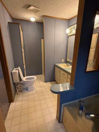 $225,000 / 3br - 016000ft2 - 3 bedrooms, 2 bathrooms and 1/2 acres of land (Washington)64215953267203124