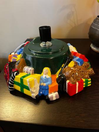 Vintage Rare Atlantic Mold Ceramic Christmas Present Covered Tree Base 1