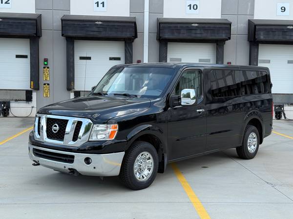 Furgón Nissan NV 3500 SL 2020 de 12 pasajeros - $31,00063620379350785120