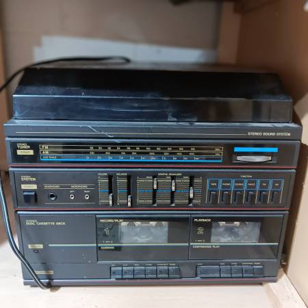 vintage Montgomery ward stero system 1
