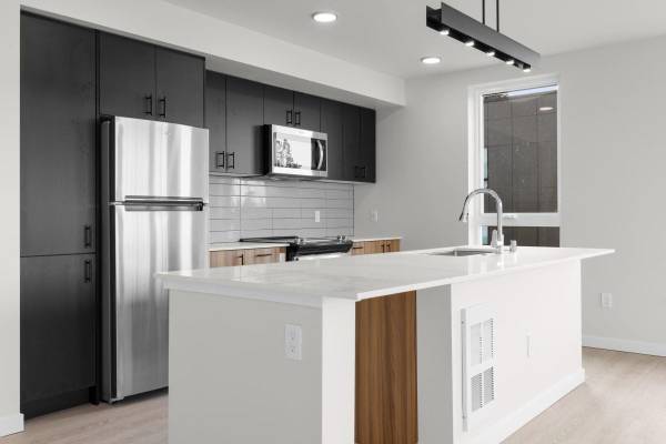 $2,299 / 1br - 697ft2 - Hurry  These Apartments at Ion Town Center Won't Last! (Shoreline)63808107369089120