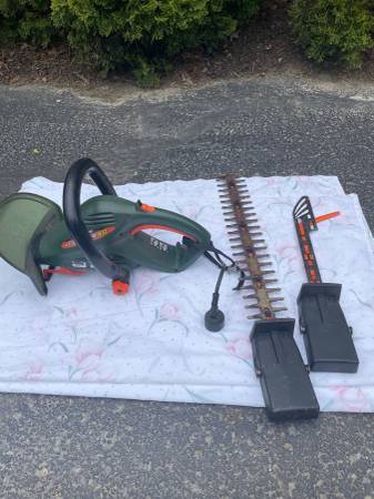 Black & Decker Hedge Hog - 24"  Trimmer & Pruner 1