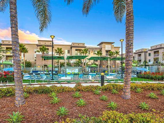 $2,599 / 1br - 804ft2 - Poolside Pergola and Clam Couches, Stainless kitchen appliances (Riverpark)63800304589315121