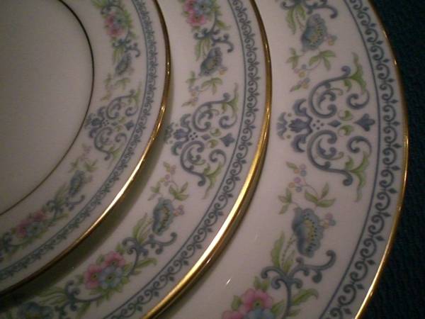 58 piece service for 12 Lenox Oxford china Fontaine pattern 1