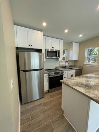 $2,600 / 2br - 640ft2 - Brand New build across from Pacific Market Shopping Center W/D ,Yard (sebastopol)64049801330946124