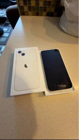 Apple iPhone 13 starlight color/138gb unlocked Mint Condition